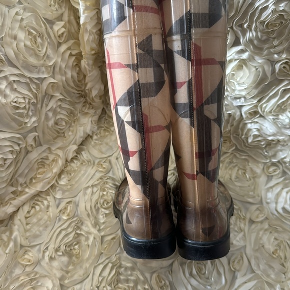 Burberry rain boots size 9 - Picture 5 of 12